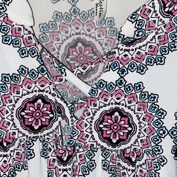 Beautiful bell sleeve blouse - Picture 5 of 7